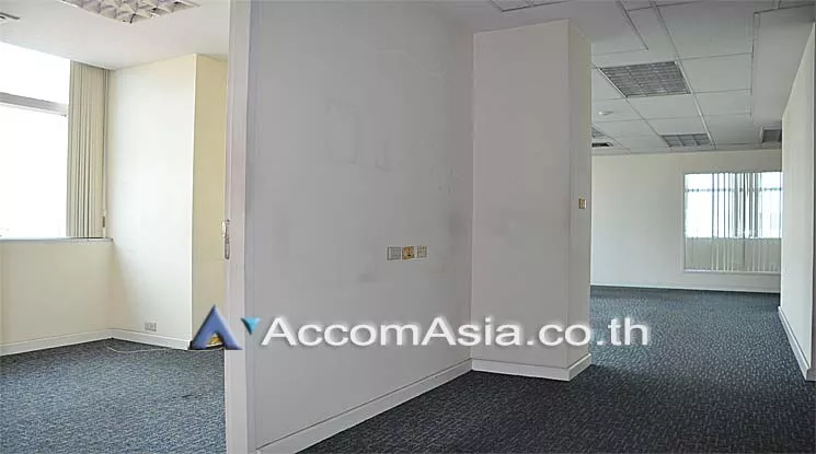 6  Office Space For Rent in Silom ,Bangkok BTS Surasak at Vorawat Building AA10943